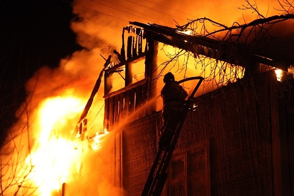 Пожарно-спасательные подразделения ликвидировали пожар в Мезенском районе Архангельской области.