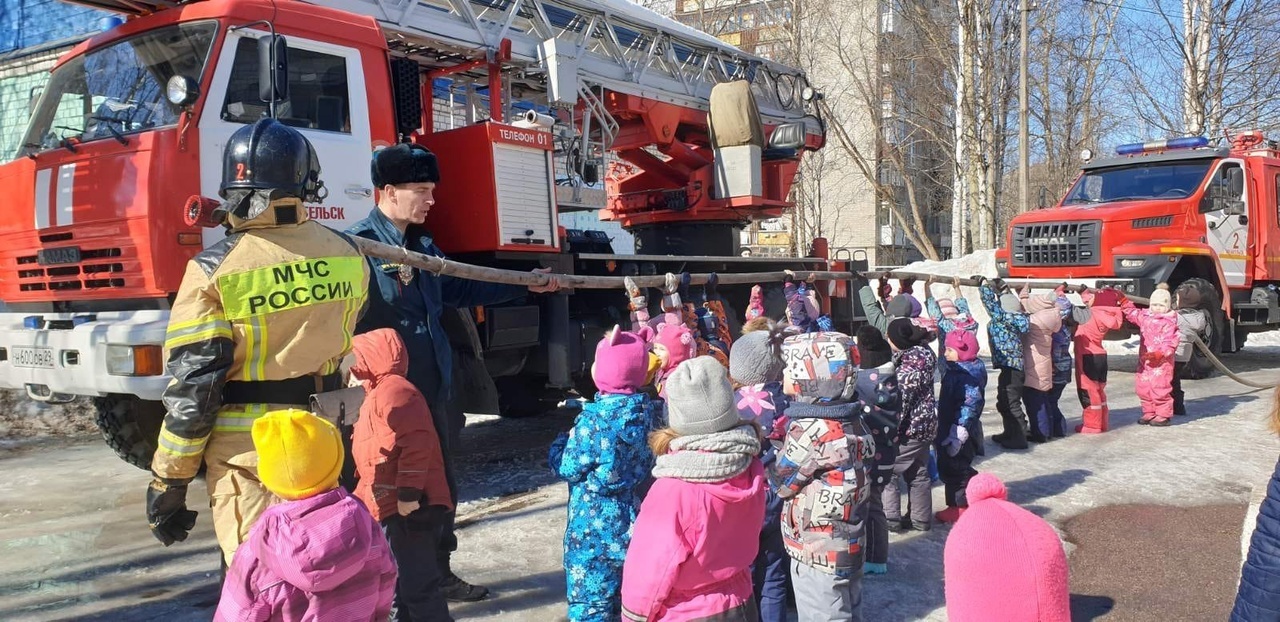 В Архангельске дошкольников знакомят с профессией пожарного | 13.04.2022 |  Архангельск - БезФормата