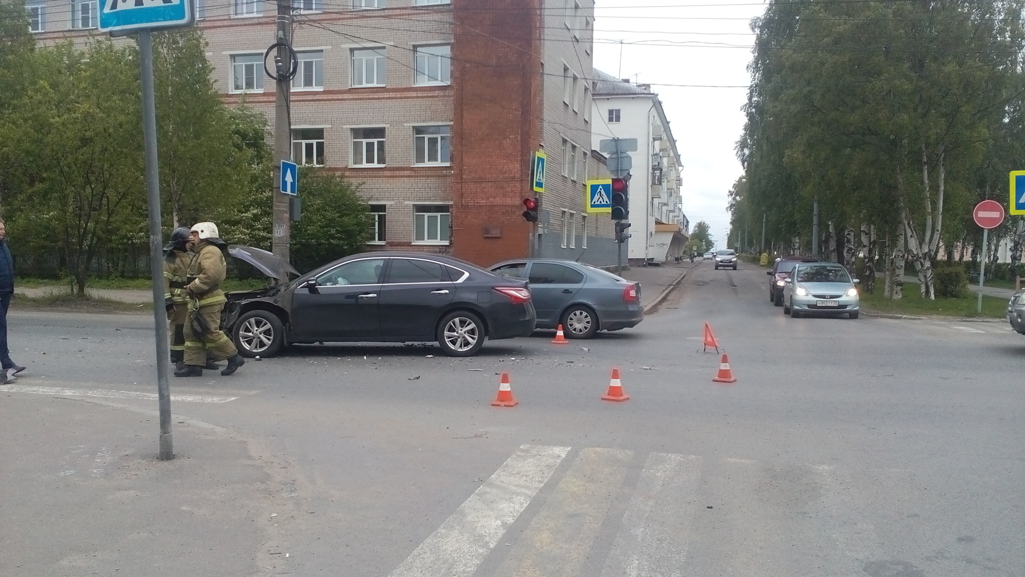 Пожарно-спасательные подразделения приняли участие в ликвидации последствий  ДТП в г.Котласе Архангельской области. - Оперативная информация - Главное  управление МЧС России по Архангельской области