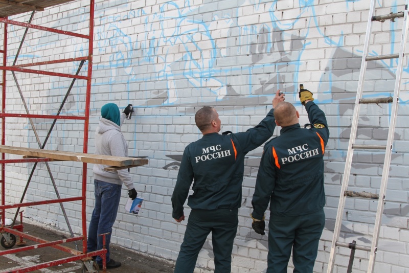 В Архангельске в 1 пожарно-спасательной части появилось масштабное граффити с пожарными