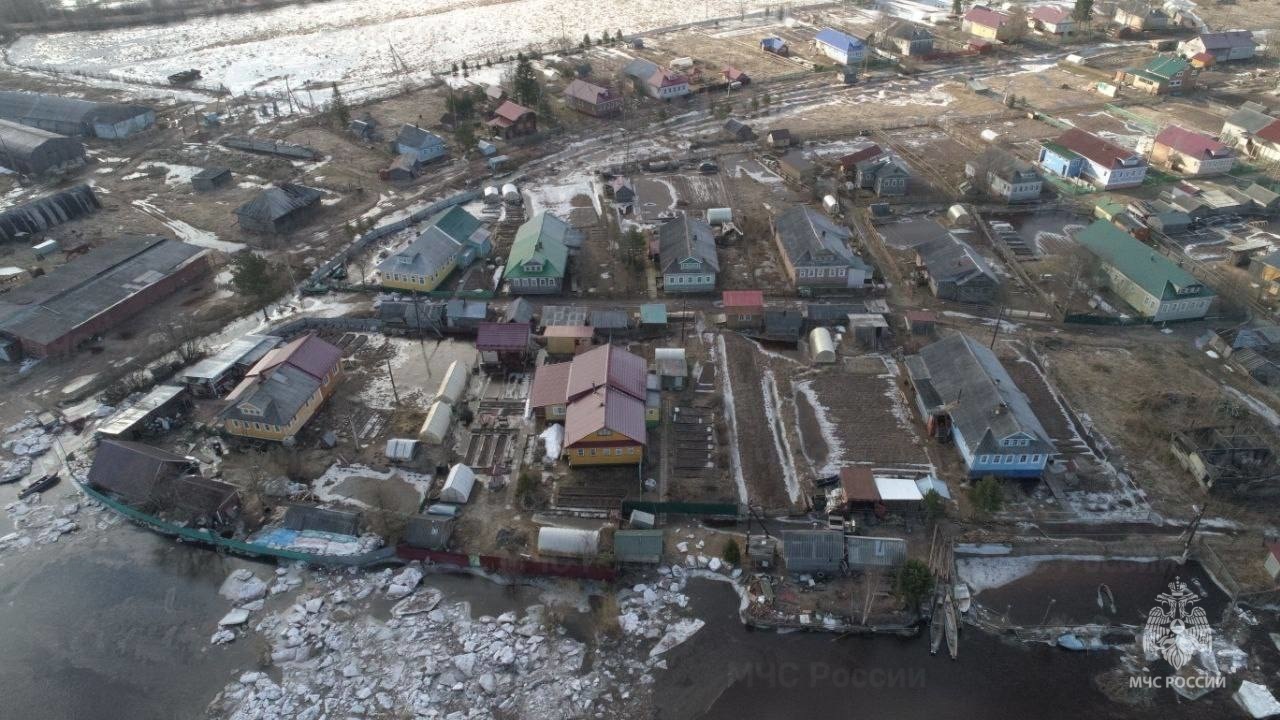 Обстановка в деревне Лая стабилизировалась, населённый пункт освобождён от  воды | 05.05.2023 | Архангельск - БезФормата