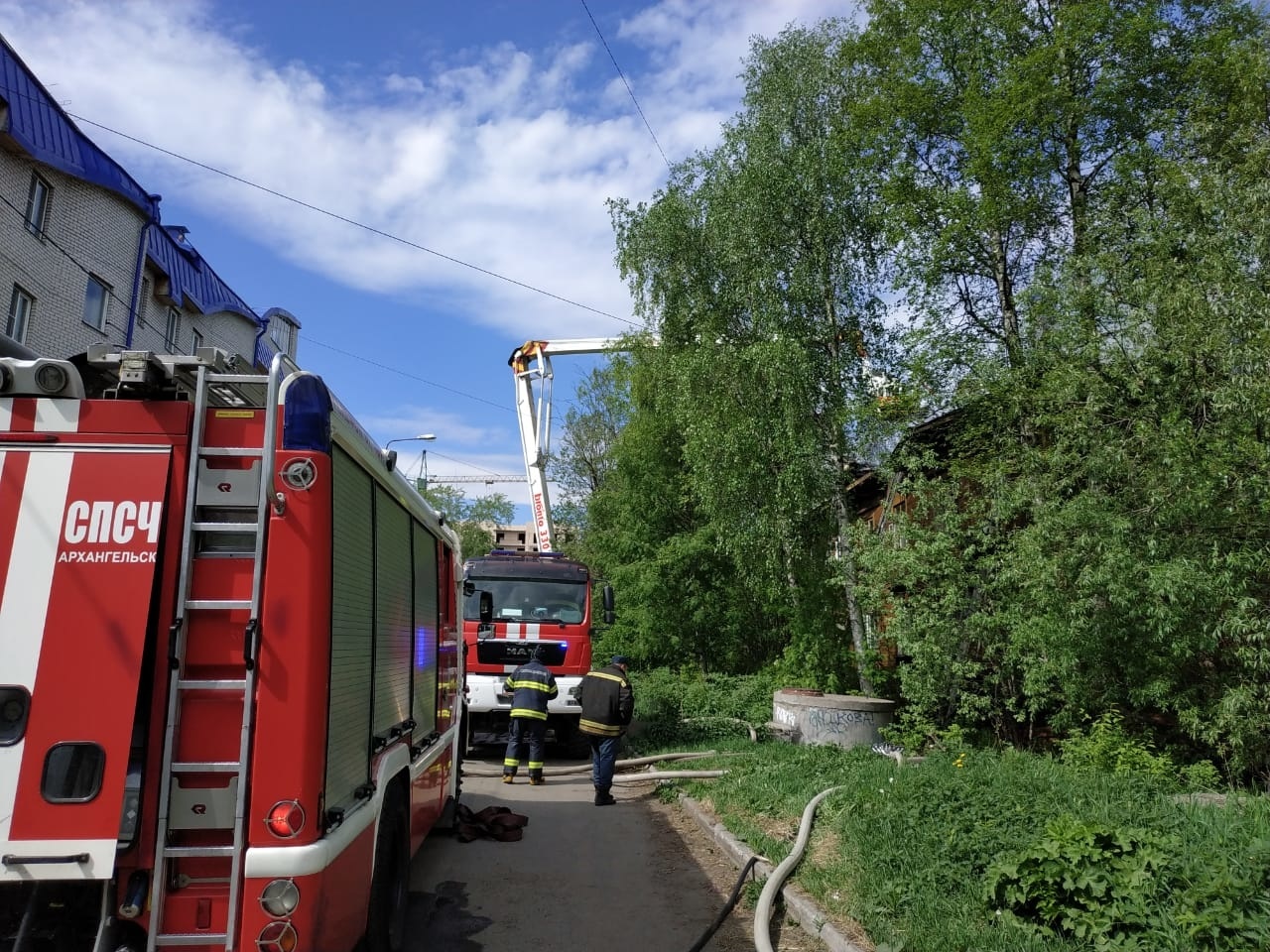 Пожарно-спасательные подразделения выезжали на пожар в г.Архангельске  Архангельской области. - Оперативная информация - Главное управление МЧС  России по Архангельской области