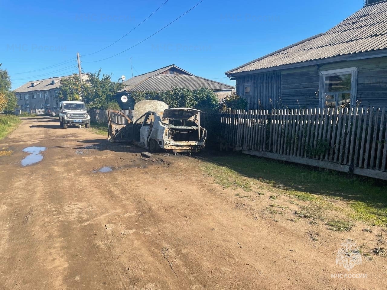 В селе Нёнокса пенсионер спас мужчину, который мог сгореть в своем  автомобиле - Новости - Главное управление МЧС России по Архангельской  области