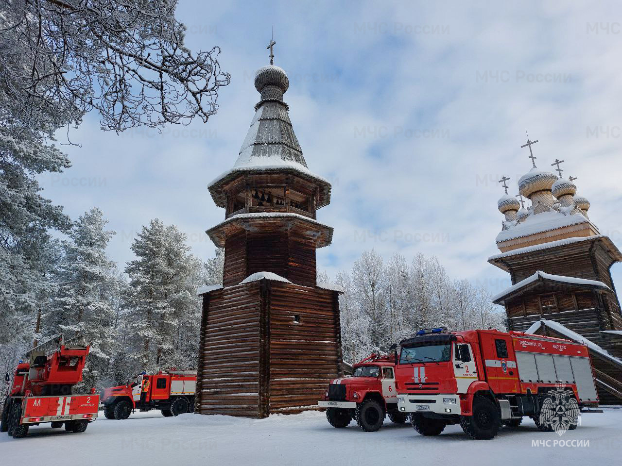 Огнеборцы ликвидировали условный пожар в архангельском музее деревянного  зодчества «Малые Корелы» - Новости - Главное управление МЧС России по  Архангельской области