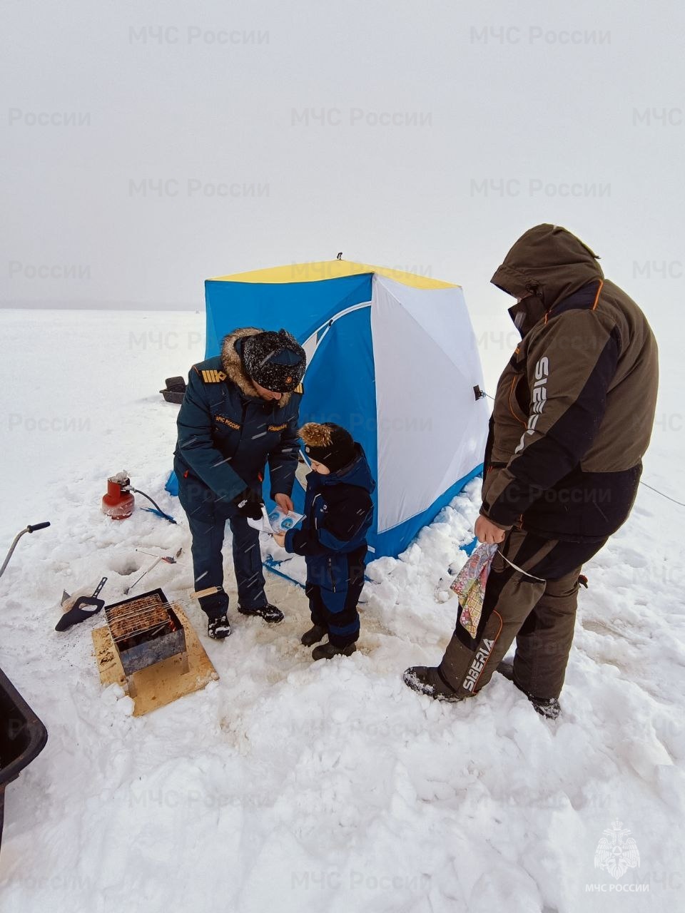 В минувшие выходные инспекторы Центра ГИМС проводили профилактические  визиты в местах массового выхода людей на лед | 26.02.2024 | Архангельск -  БезФормата